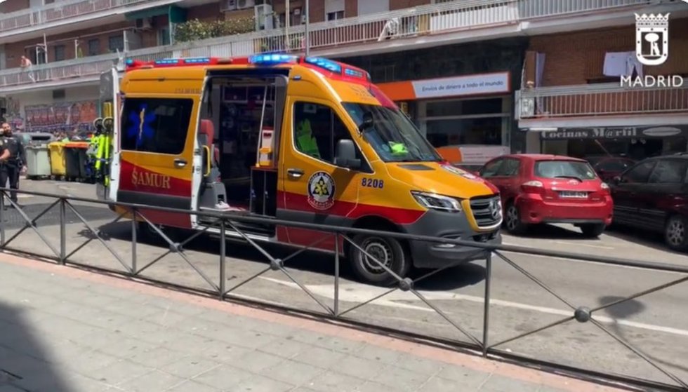Archivo - Apuñalan en el cuello y en el glúteo a un chico de 14 años en una calle Puente de Vallecas