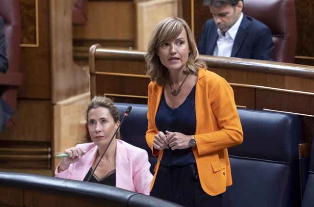 La ministra de Educación y Formación Profesional, Pilar Alegría, interviene en una sesión plenaria en el Congreso de los Diputados, a 25 de mayo de 2022.