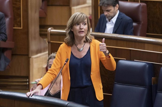 La ministra de Educación y Formación Profesional, Pilar Alegría, interviene en una sesión plenaria en el Congreso de los Diputados, a 25 de mayo de 2022, en Madrid (España). 