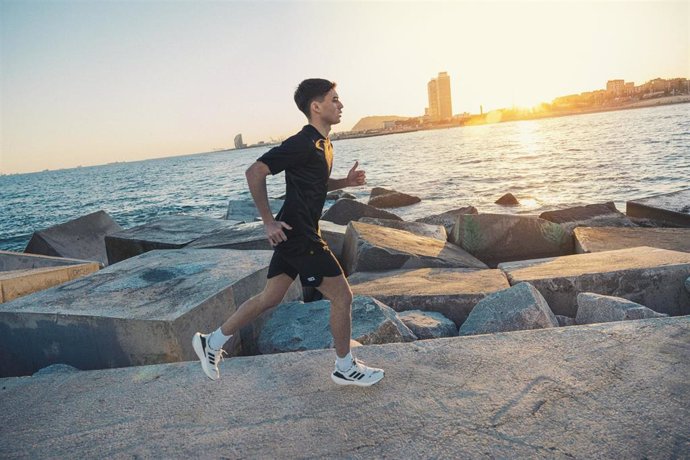 Archivo - Pedri en una campaña publicitaria de Adidas, en el movimiento 'Run for the Oceans'