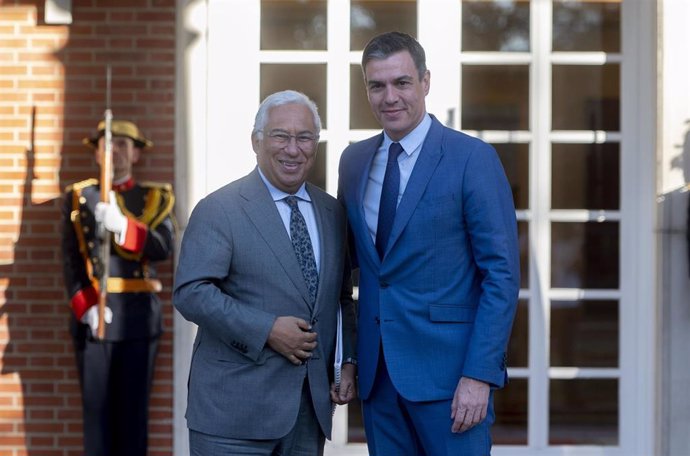 El presidente del Gobierno, Pedro Sánchez, y el primer ministro de la República de Portugal, Antonio Costa 