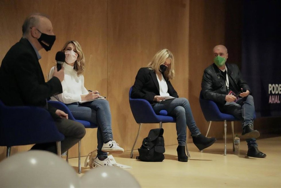 Archivo - El diputado de Unidas Podemos, Roberto Uriarte interviene en un acto con la vicepresidenta de Trabajo y Economía Social, Yolanda Díaz, en una imagen de archivo