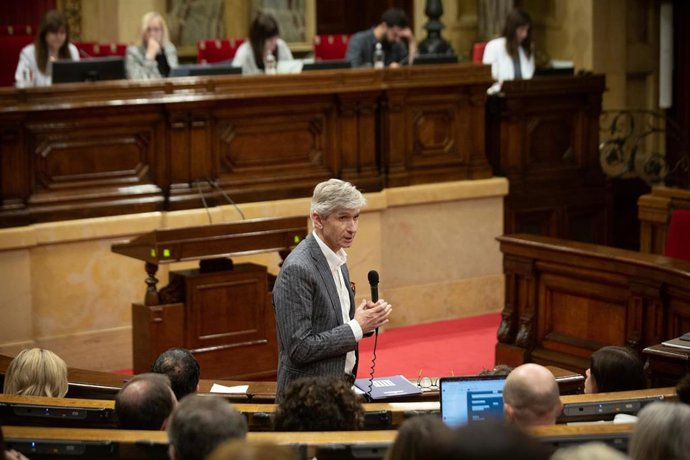 El conseller de Salud, Josep Maria Argimón, interviene durante una sesión plenaria, en el Parlament de Cataluña, a 25 de mayo de 2022