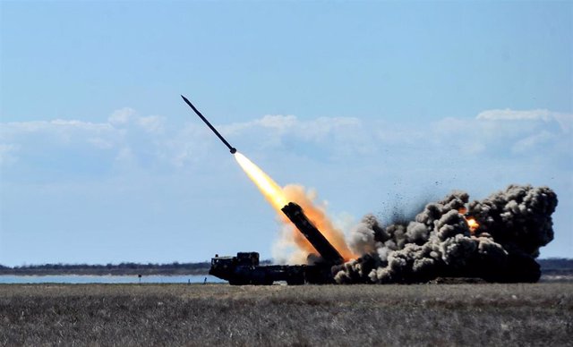 Archivo - Sistema de lanzamiento múltiple de cohetes (MLRS) empleado en la guerra de Ucrania 