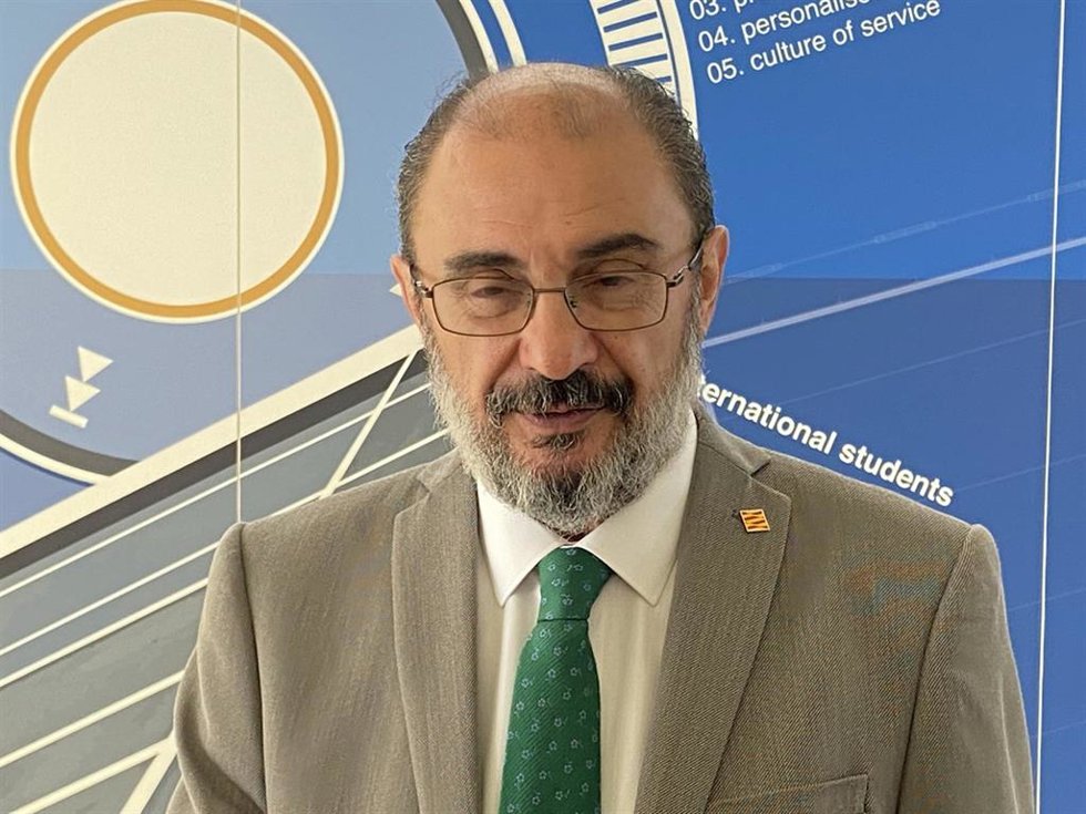 El presidente del Gobierno de Aragón, Javier Lambán, ha visitado el campus de la USJ.