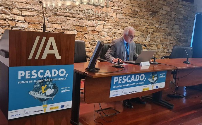 Lectura de conclusiones en la clausura del I Congreso de Interfish, dedicado al consumo de pescado como fuente de alimentación saludable.