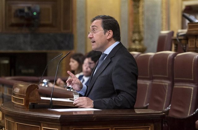 El ministro de Asuntos Exteriores, Unión Europea y Cooperación, José Manuel Albares, interviene en una sesión plenaria, en el Congreso de los Diputados, a 18 de mayo de 2022, en Madrid (España). El Ejecutivo central se enfrenta, por tercera vez de manera 