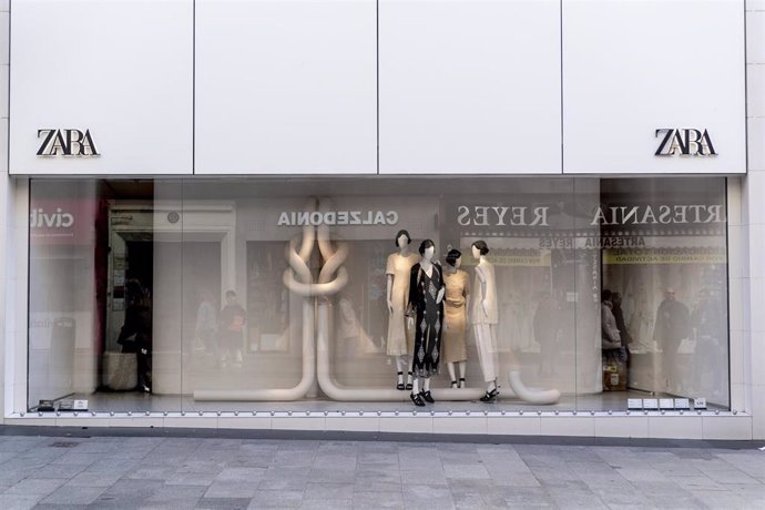 Archivo - Un escaparate de una tienda Zara (Inditex) 