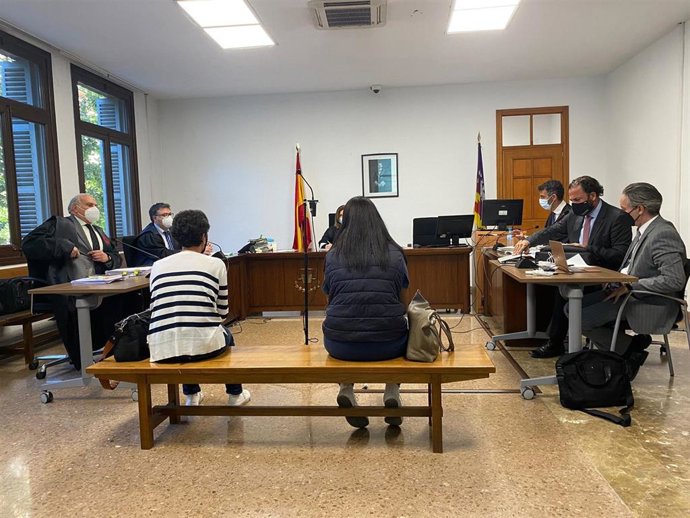 Juicio contra la monitora del centro y la encargada de los niños alérgicos en el comedor del colegio La Salle, en Palma.