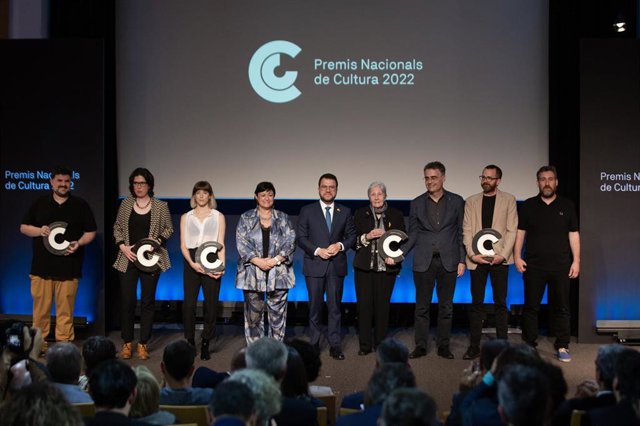 Los Premis Nacionals de Cultura 2022, junto al presidente Pere Aragonès y la presidenta del CoNCA Vinyet Panyella