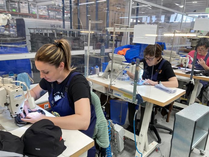 Buff prevé contratar a 140 profesionales de la confección en Igualada (Barcelona) hasta 2023