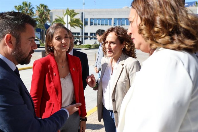 La ministra de Industria, Comercio y Turismo, Reyes Maroto, durante su asistencia al ciclo de reflexión 'Diálogos para una década' en Cádiz.