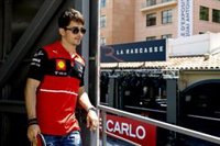 Leclerc manda en casa y Sainz arranca tercero en los Libres 1 de Mónaco