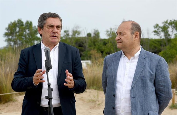 El gerente del rea Metropolitana de Barcelon (AMB) durante la presentación de la temporada de playas.