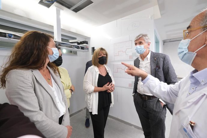L'alcaldessa de l'Hospitalet de Llobregat, Núria Marín, i el conseller de Salut de la Generalitat, Josep Maria Argimon