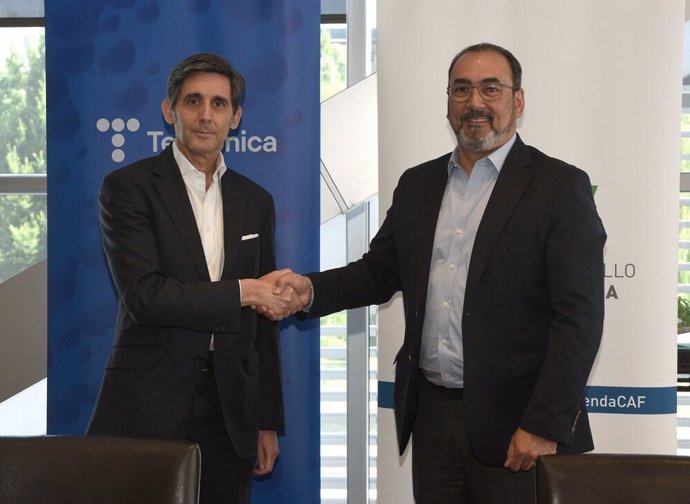 Archivo - El presidente de Telefónica, José María Álvarez-Pallete, y el presidente ejecutivo de CAF, Sergio Díaz-Granados