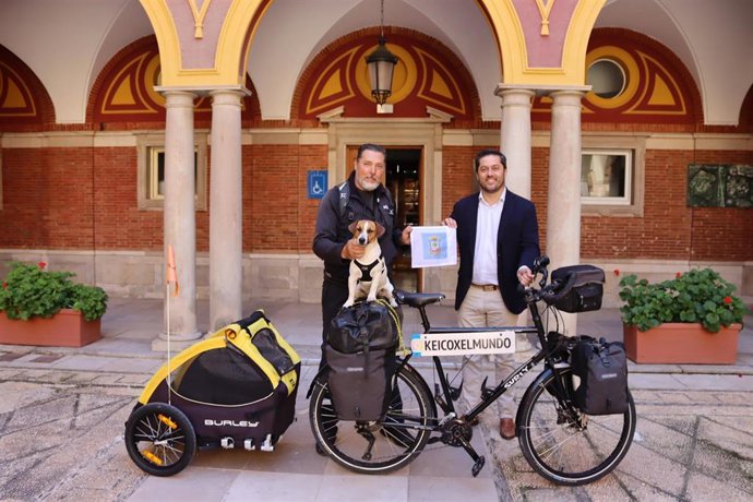 Recepción Sel López En El Ayuntamiento De Huelva