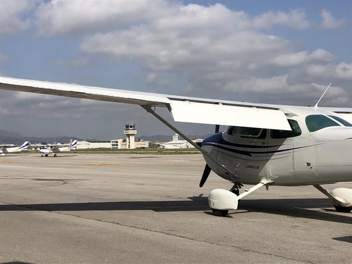 Imatge d'una avioneta a l'Aeroport de Sabadell