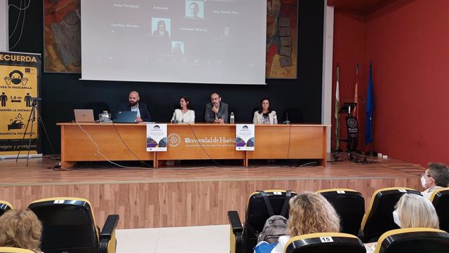 La Facultad de Educación, Psicología y Ciencias del Deporte de la Universidad de Huelva ha acogido la celebración del XII Seminario Nacional RIPO - Red Interuniversitaria de Profesorado de Orientación.