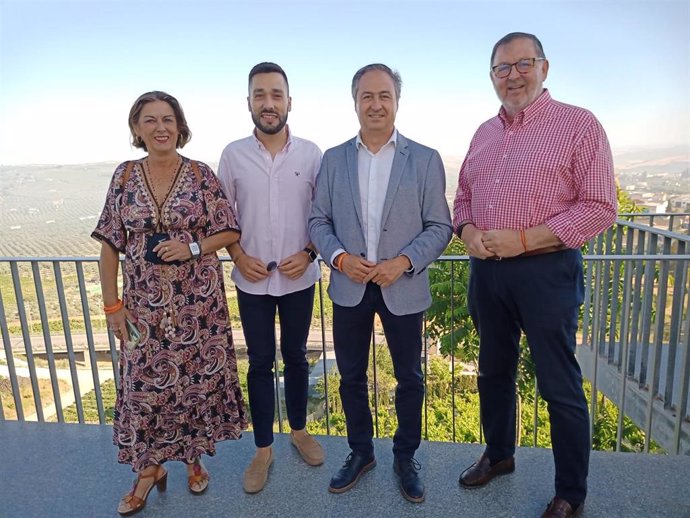 Ángel Pimentel (segundo por la derecha) en la visita a Montilla.