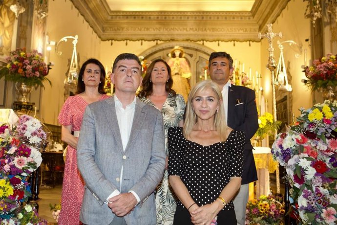 La consejera de Cultura y Patrimonio Histórico, Patricia del Pozo, ha visitado este viernes la Iglesia Parroquial de Nuestra Señora de la Asunción, en Almonte (Huelva), en vísperas del traslado de la Virgen del Rocío.
