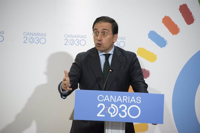 El ministro de Asuntos Exteriores, Unión Europea y Cooperación, José Manuel Albares, interviene en una rueda posterior a una reunión con el presidente de Canarias, en la sede de Presidencia del Gobierno, a 25 de mayo de 2022, en Las Palmas de Gran Canar