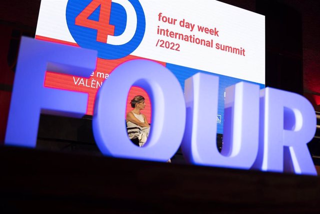 La vicepresidenta Segunda y ministra de Trabajo y Economía Social, Yolanda Díaz, participa en la clausura de la primera jornada de la Cumbre Internacional de la Semana de 4 días