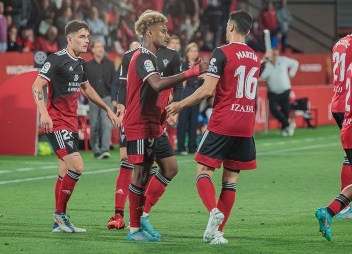 El Mirandés se da un homenaje para terminar la temporada 2021-22