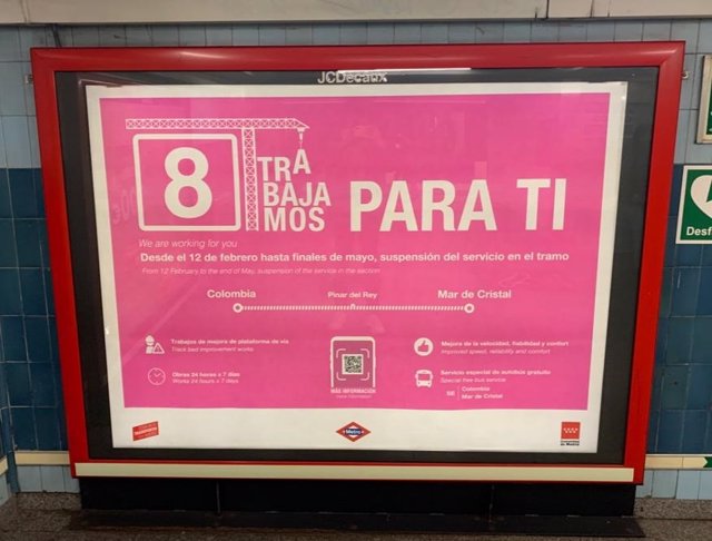 Archivo - Cartel de las obras de la Línea 8 de Metro de Madrid entre COlombia y Mar de Cristal