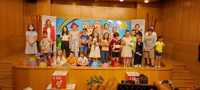 Theona Ioana Anghel, del San Agustín de Calahorra y Ester Álvarez, de Agustinas, ganadoras del concurso 'Chiquipoetas'