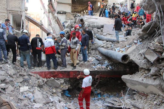 Colapso del edificio Metropol en Irán 