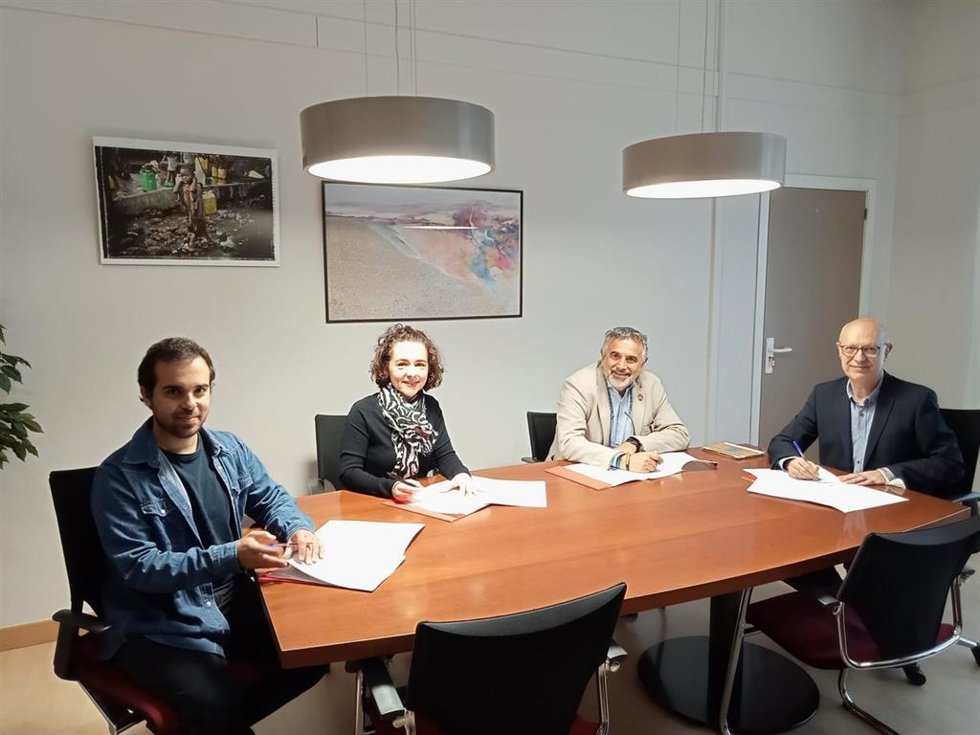 (I-D) Javier Moreno,De UNRWA Navarra; Yolanda Andueza, Coordinadora De La Delegación Navarra De ACNUR, ; El Presidente De UNICEF Navarra, Miguel Fermín Aguirre; Y El Director General De Protección Social Y Cooperación Al Desarrollo, Andrés Carbonero.