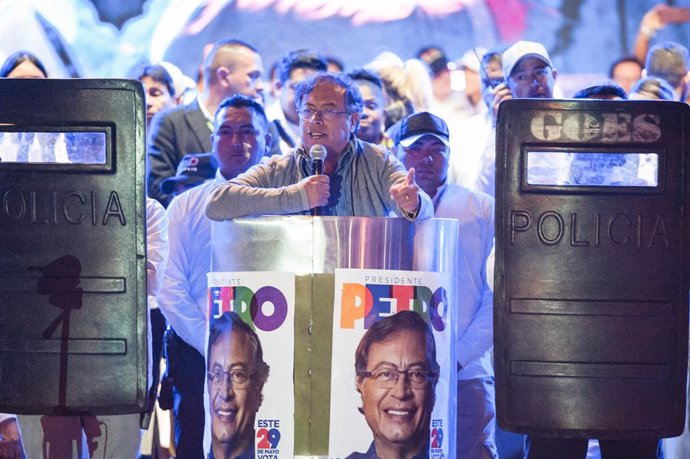 22 May 2022, Colombia, Bogota: Gustavo Petro, Colombia's presidential candidate of the Historical Pact left-wing coalition, speaks during the closing campaign rally in Bogota. Photo: Chepa Beltran/VW Pics via ZUMA Press Wire/dpa