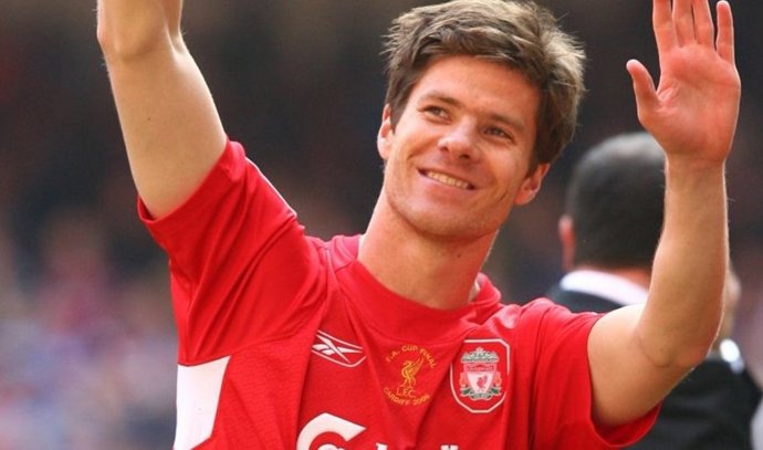 Xabi Alonso con el Liverpool