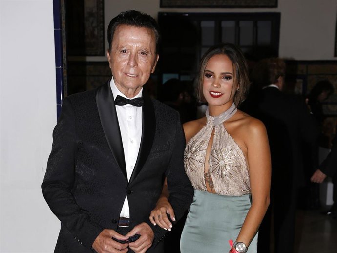 Archivo - José Ortega Cano y Gloria Camila, en una imagen de archivo, se mantienen al margen de las informaciones sobre la sexualidad del diestro