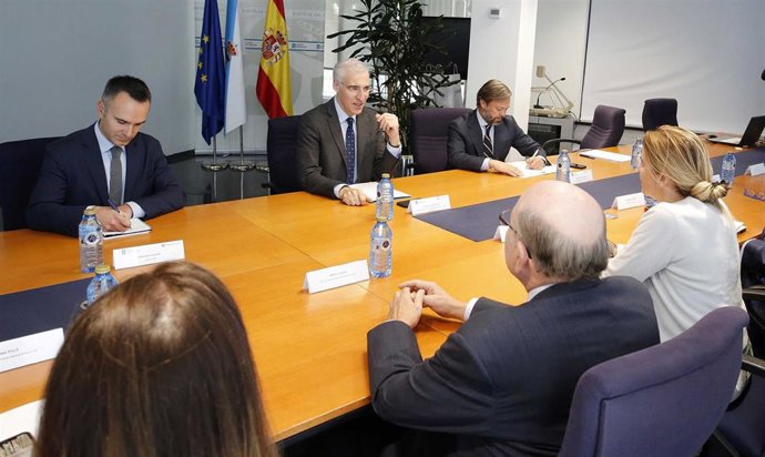 El vicepresidente primero de la Xunta y conselleiro de Economía, Industria e Innovación, Francisco Conde, se reúne con representantes de Miami Dade Beacon Council.