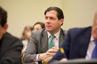 Pedro Fernández (VOX) propone reformar el modelo de acreditaciones para reducir la endogamia en la universidad