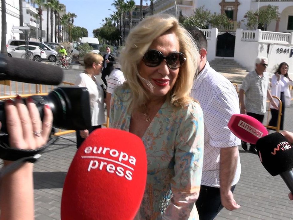 ROSA BENITO EN EL SANTUARIO DE LA VIRGEN DE REGLA