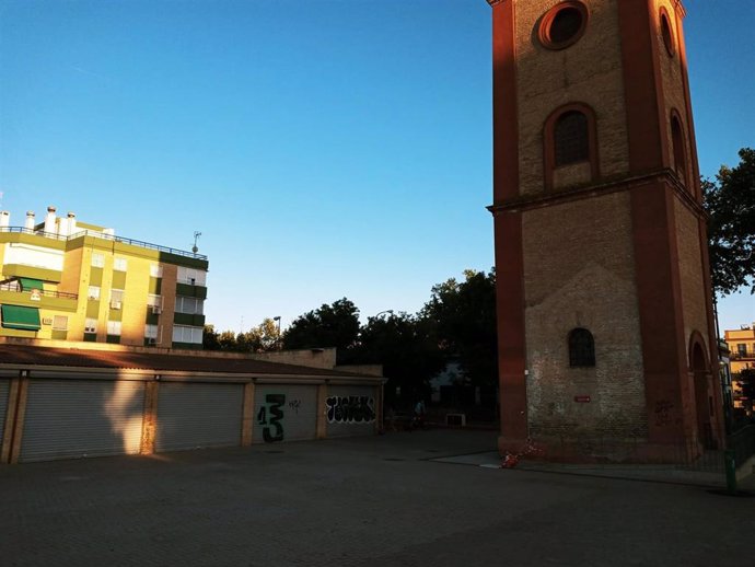 Torre y restaurante de Los Perdigones, en el parque del mismo nombre.