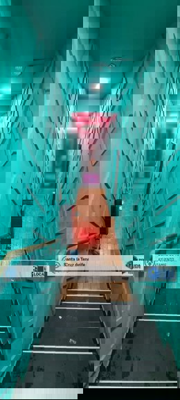 Acceso al almacén transformado en zona de música y