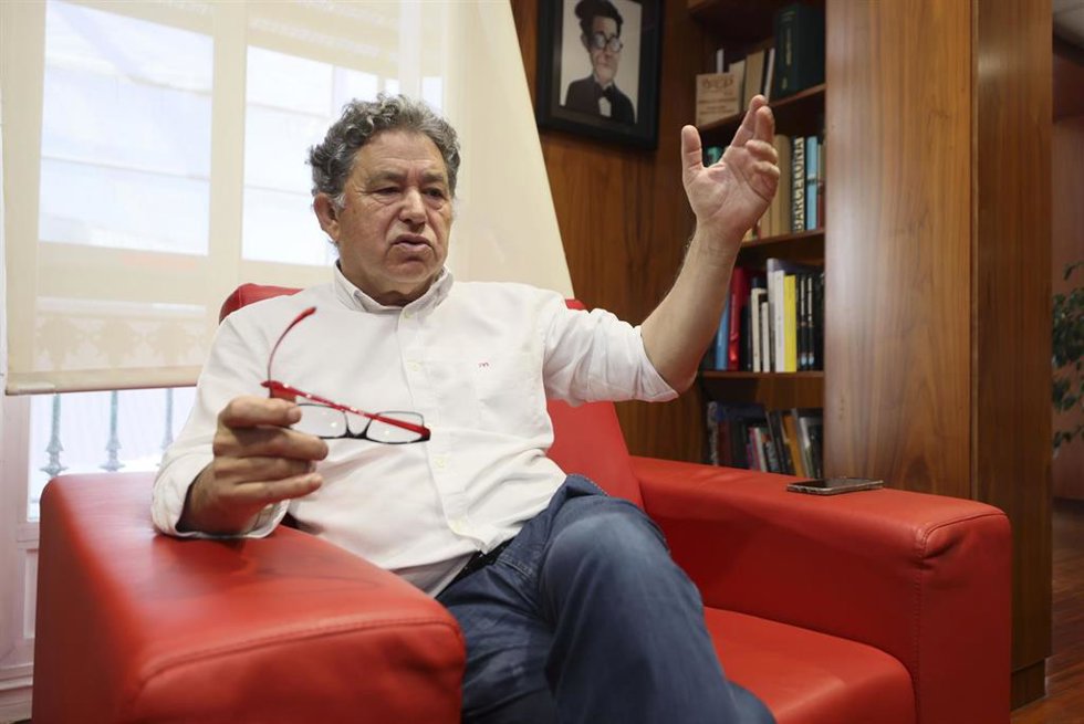 El alcalde de Pontevedra, Miguel Anxo Fernández Lores, durante una entrevista con Europa Press, en la Casa Consistorial, a 25 de mayo de 2022, en Pontevedra, Galicia, (España). 