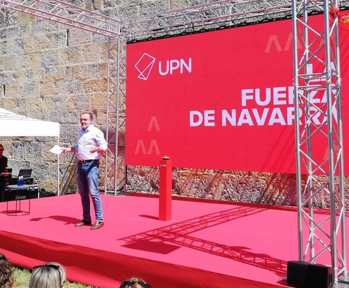 El presidente de UPN, Javier Esparza, interviene en un acto con afiliados en la Ciudadela.