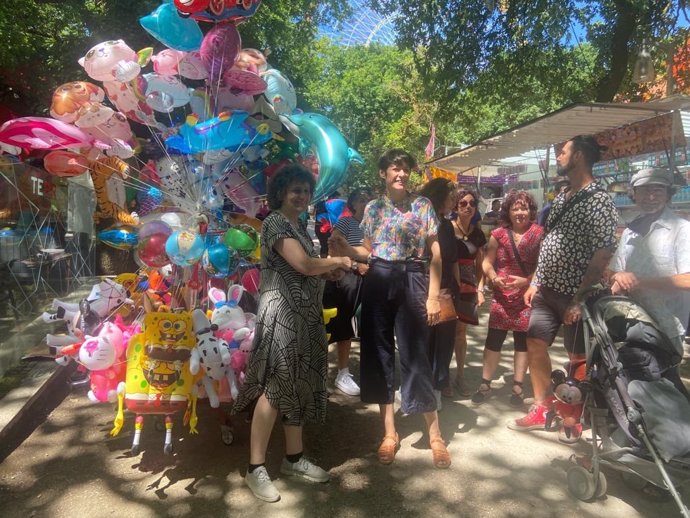 La portavoz nacional del BNG, Ana Pontón, en un paseo por las fiestas de la Ascensión, en Santiago de Compostela.