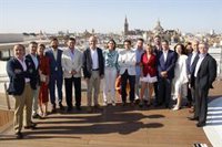 Muñoz ve "datos suficientes" para el vuelo de Sevilla a EEUU y expone a Maroto la apuesta por el turismo premium