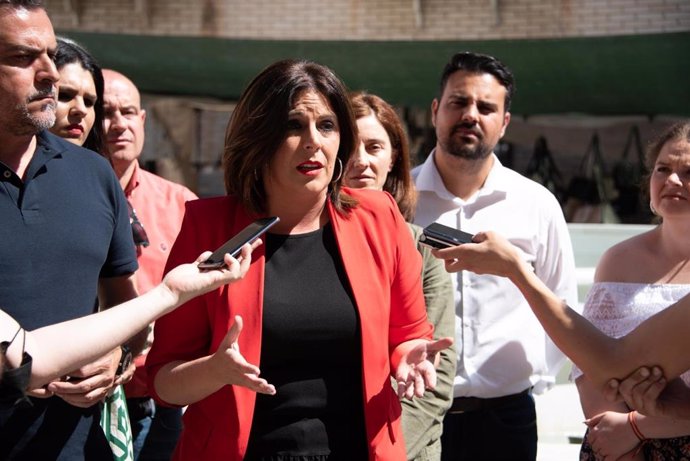 La vicesecretaria general del PSOE andaluz y candidata al Parlamento de Andalucía, Ángeles Férriz, en Vera (Almería).