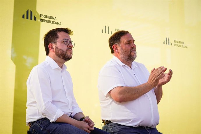 El president de la Generalitat i coordinador nacional d'ERC, Pere Aragons, i el líder de la formació, Oriol Junqueras
