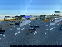 Un motorista, herido grave al ser arrollado por un vehículo que circulaba en sentido contrario por la A-6