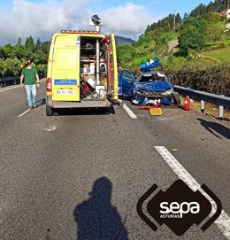 Intervención en un accidente de tráfico en Villaviciosa