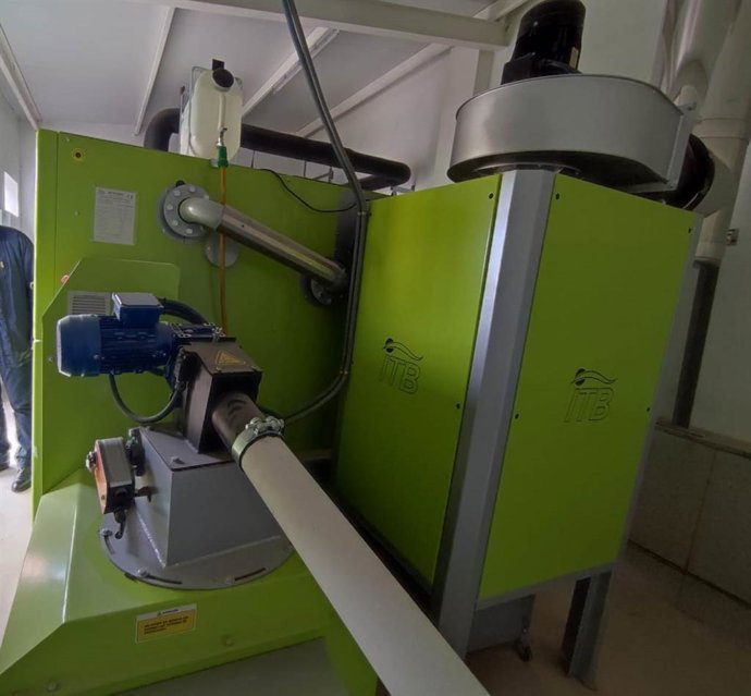 Una de las calderas de biomasa instaladas.