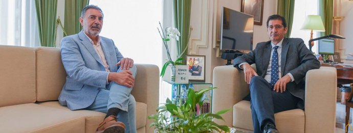 El presidente de la Diputación de Ciudad Real, José Manuel Caballero, junto al director de la Escuela de Ingeniería Minera e Industrial de Almadén, José Tejero